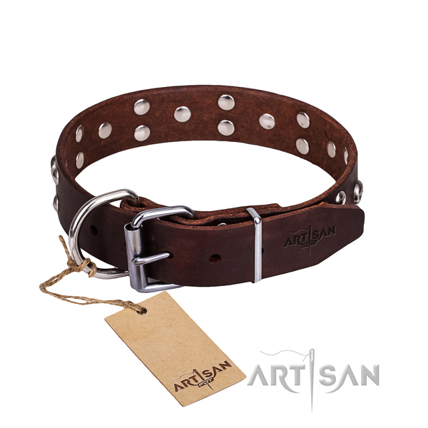 Leather dog collar with rounded edges for convenient strolling